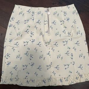 URBAN OUTFITTERS Flowered Mini Skirt